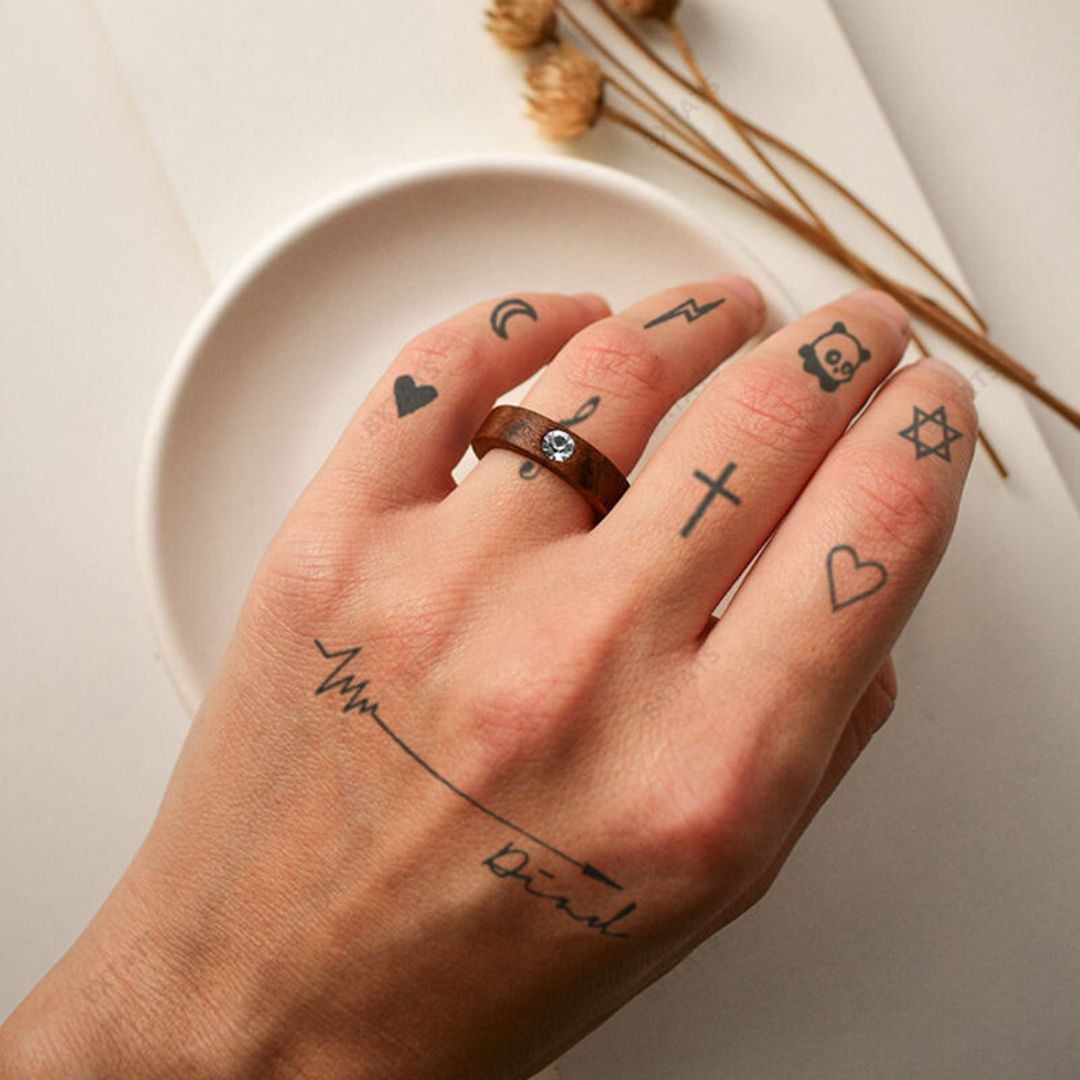 Finger tattoos - Temporalis